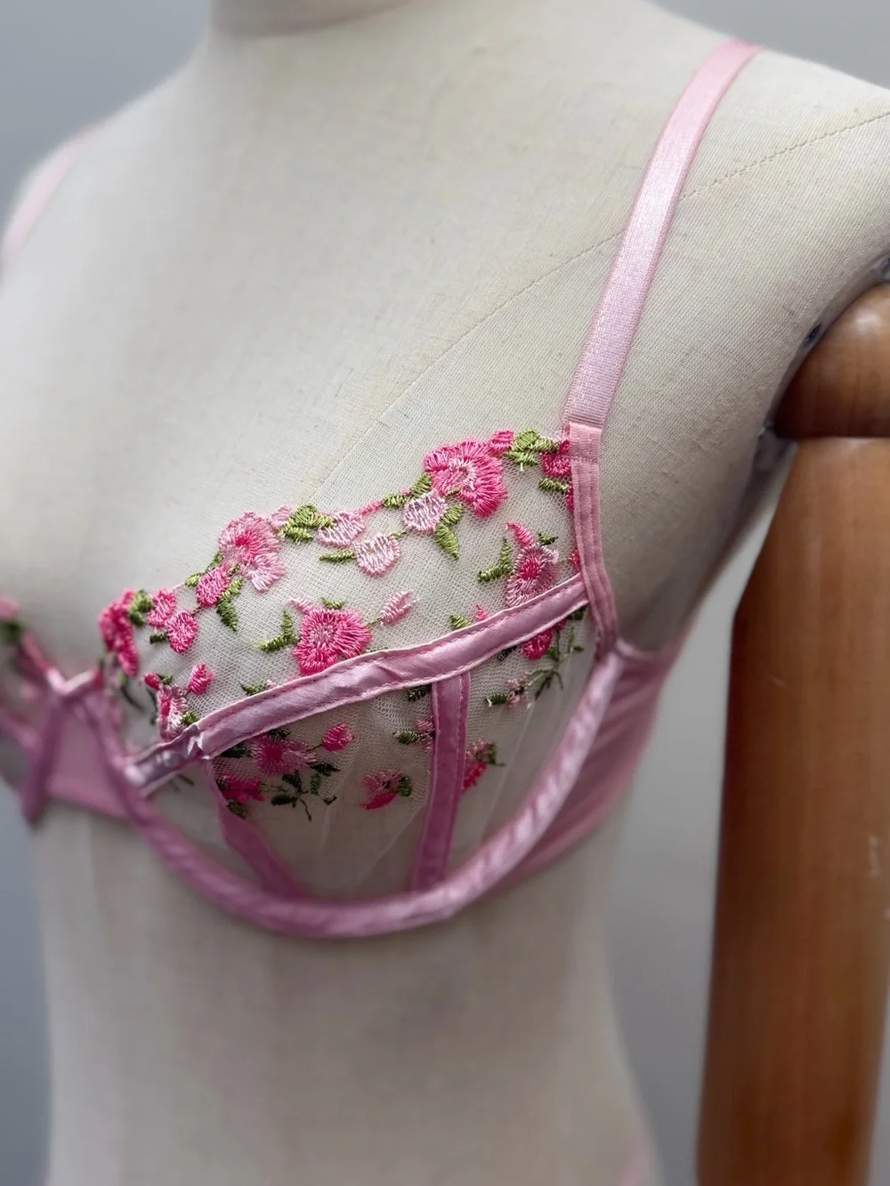 New Pink Floral Embroidered Sheer Lingerie Set Bra & Thong Size S